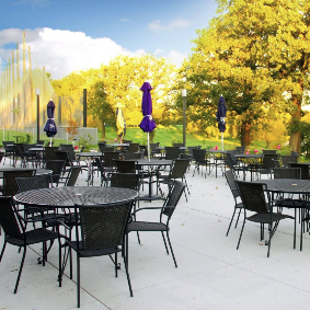 patio dining at Divots restaurant
